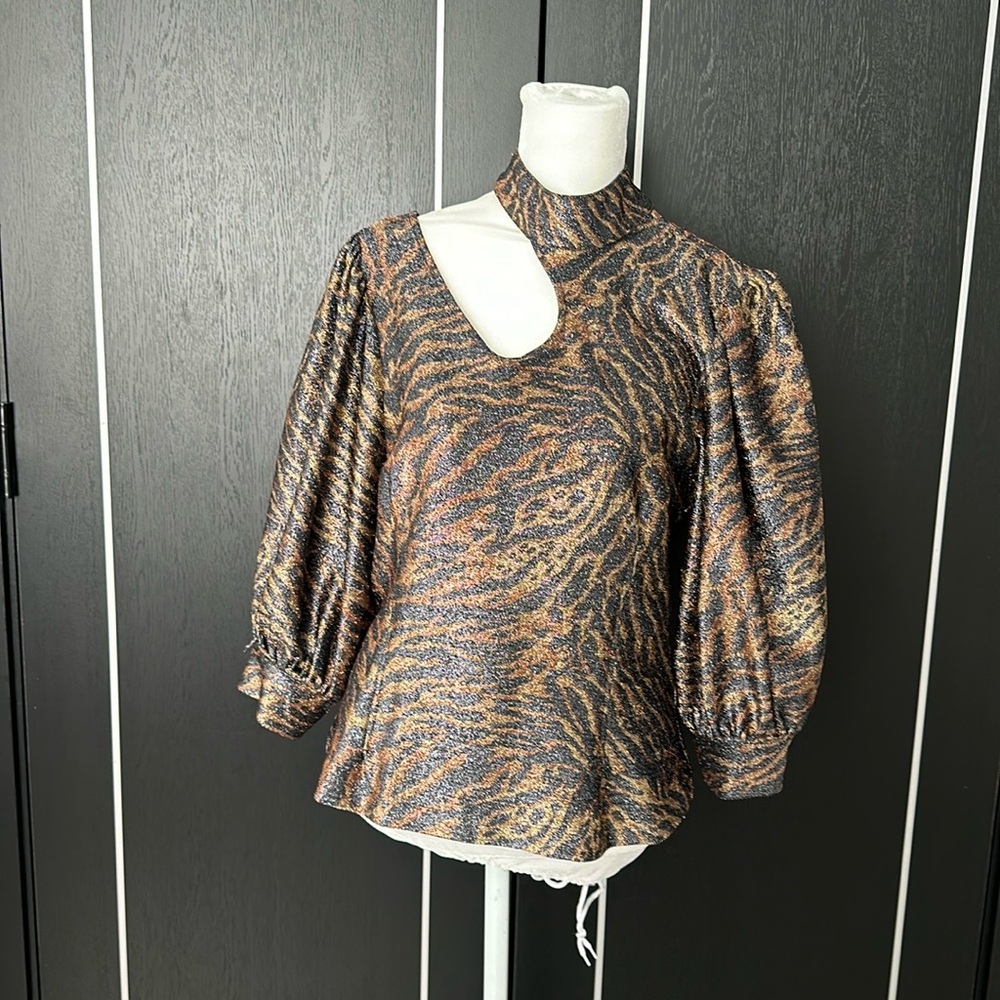 Beautiful Leopard top with a little bit of shine